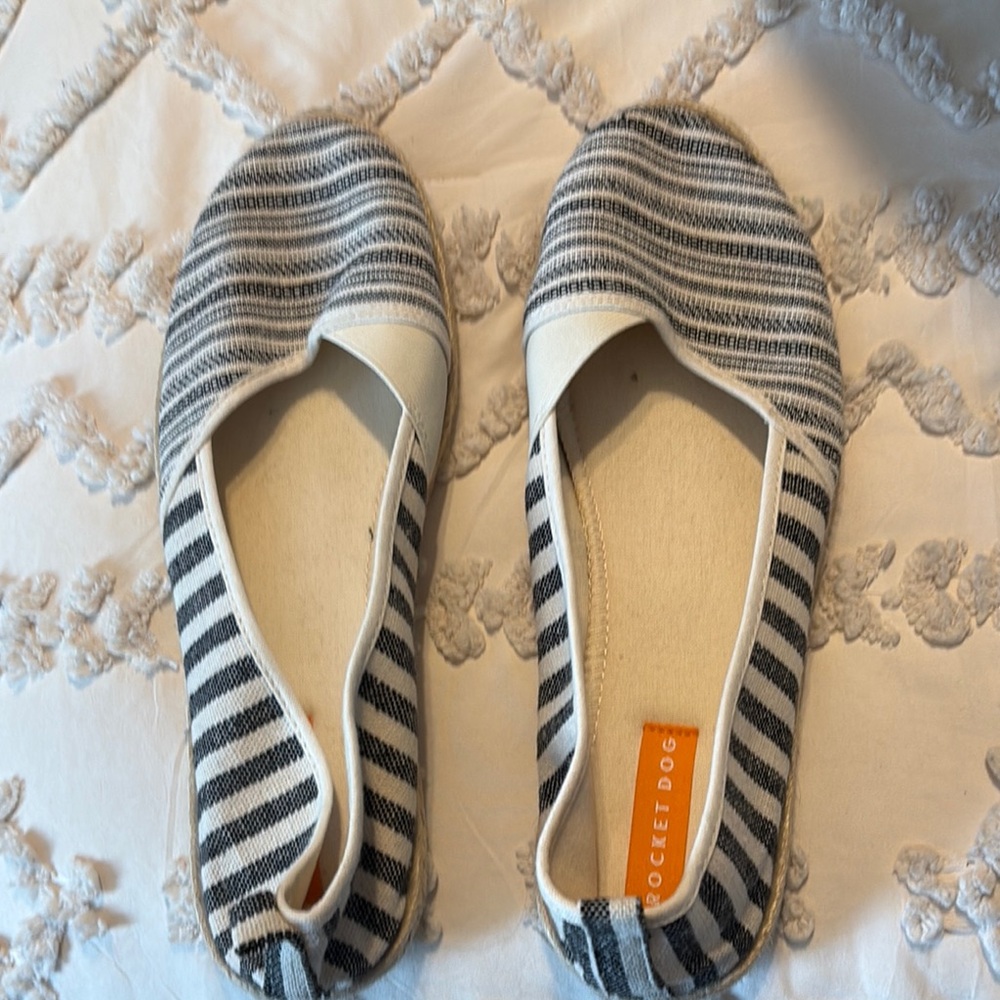 Rocket Dog Women's Striped Black and White Flats